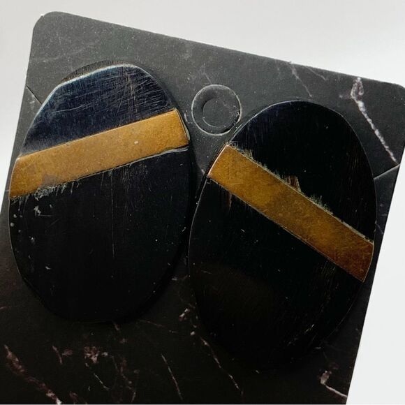Vintage black bone and brass inlay stripe chunky oval stud earrings - Picture 2 of 13